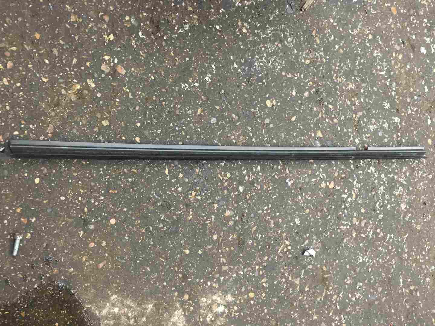 Volkswagen Golf MK5 2003-2009 Passenger NSF Front Rubber Seal Weather Strip 3dr