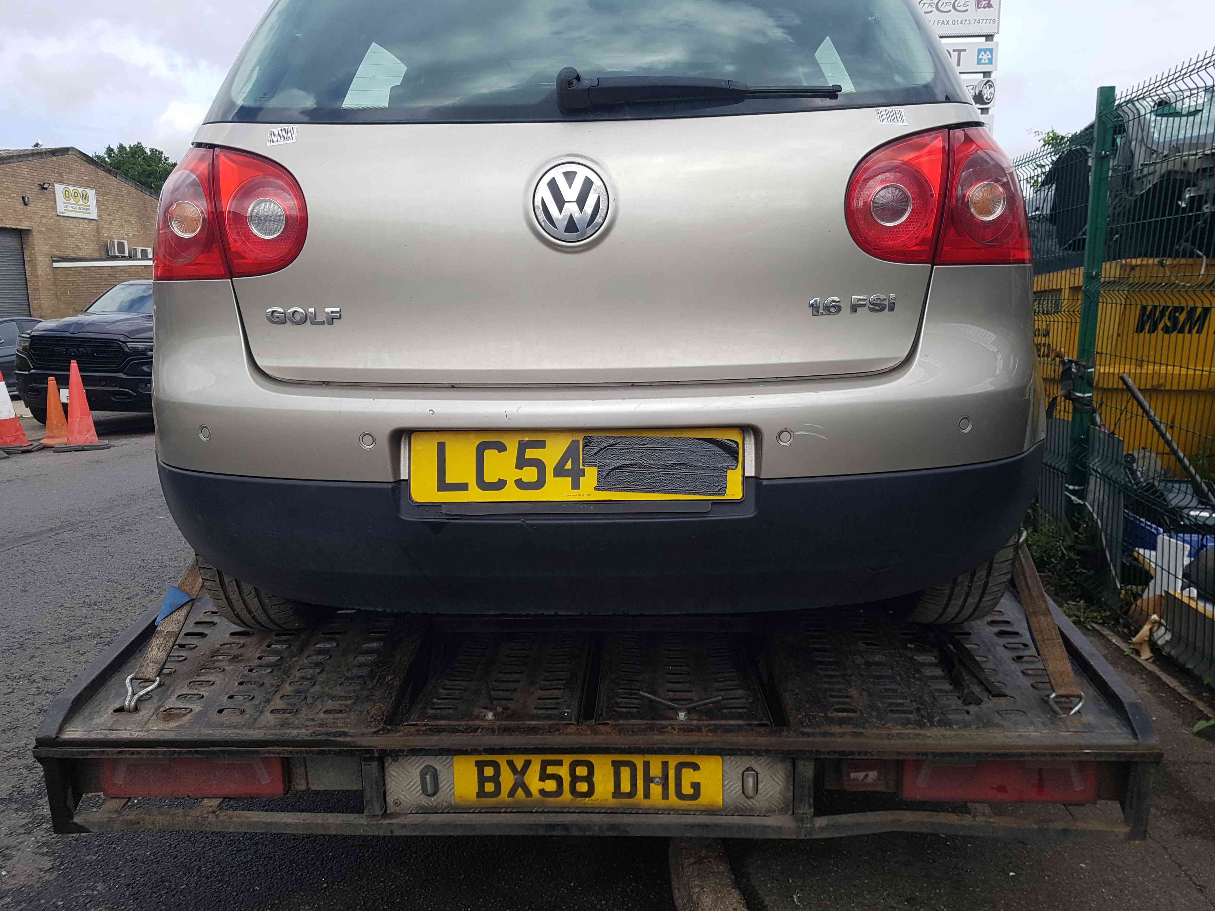 Volkswagen Golf MK5 2003-2009 Rear Bumper Wheat Beige Ld1w + REVERSING SENSORS