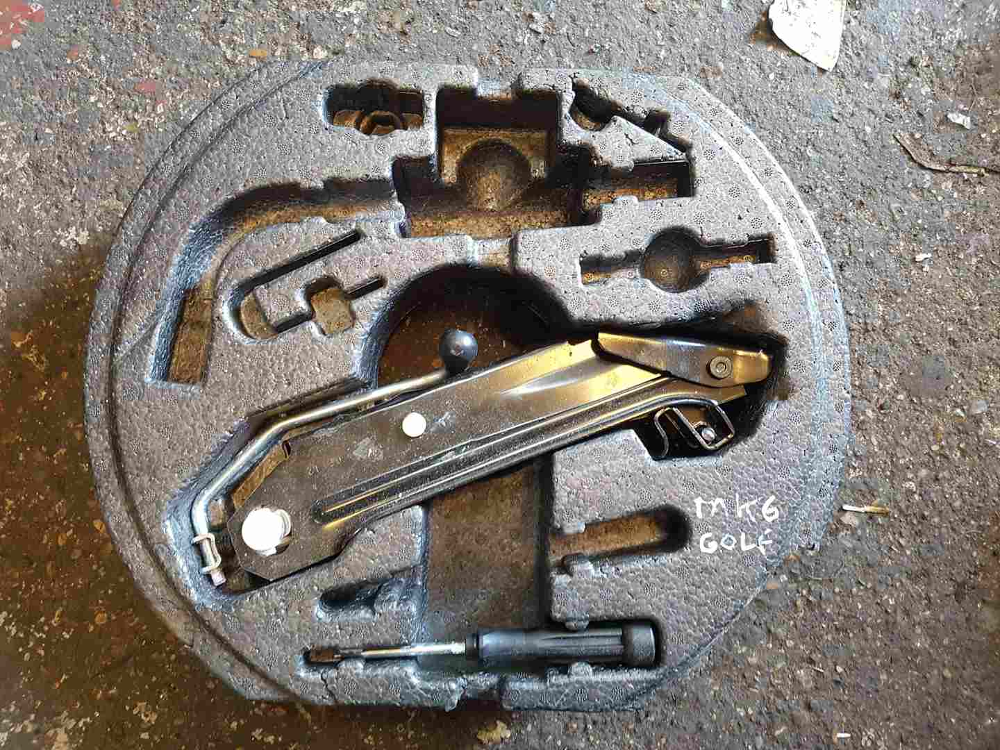 Volkswagen Golf MK5 2003-2009 Spare Wheel Jack SET