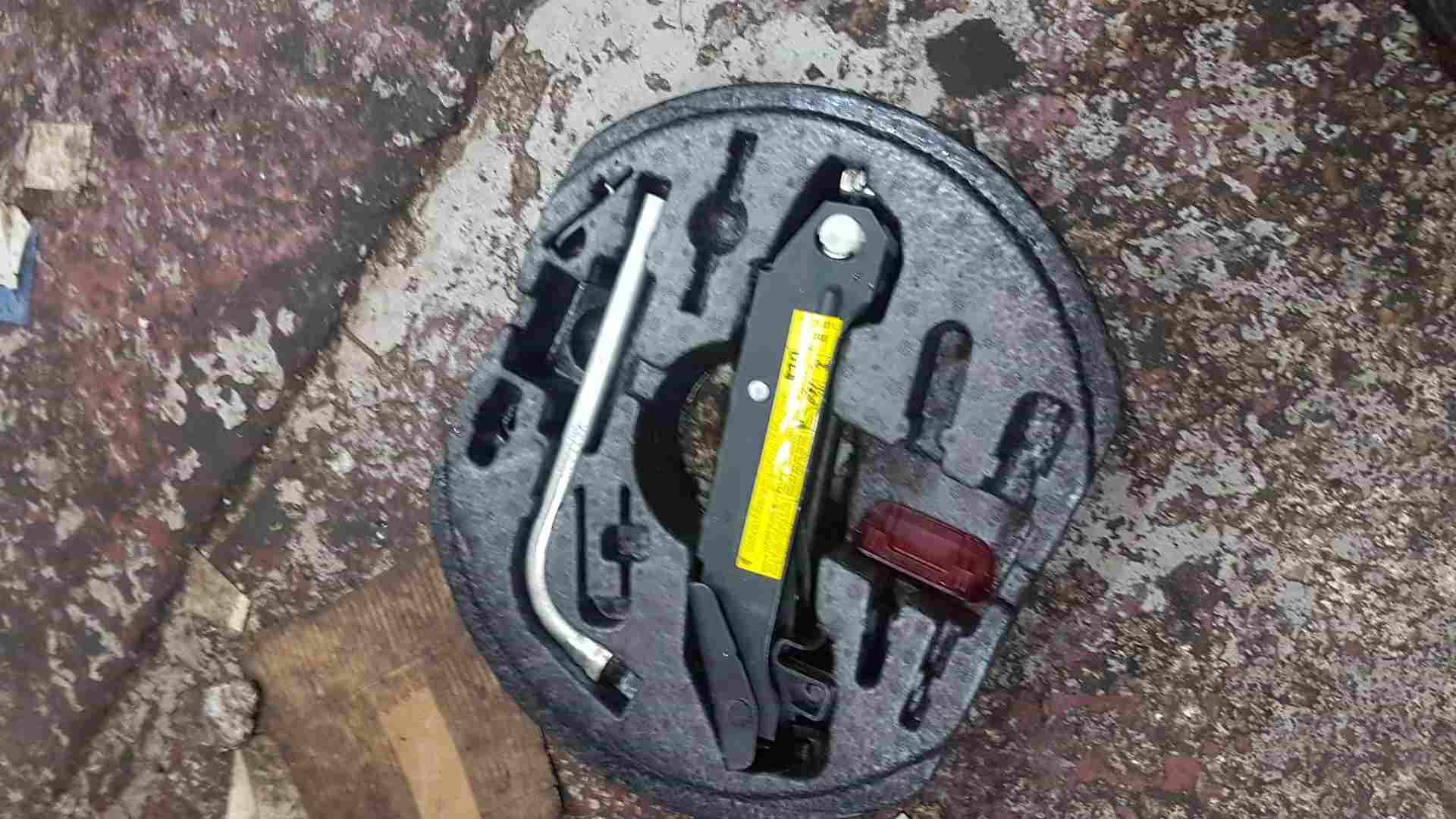 Volkswagen Golf MK5 2003-2009 Spare Wheel Jack SET 1K0012115f