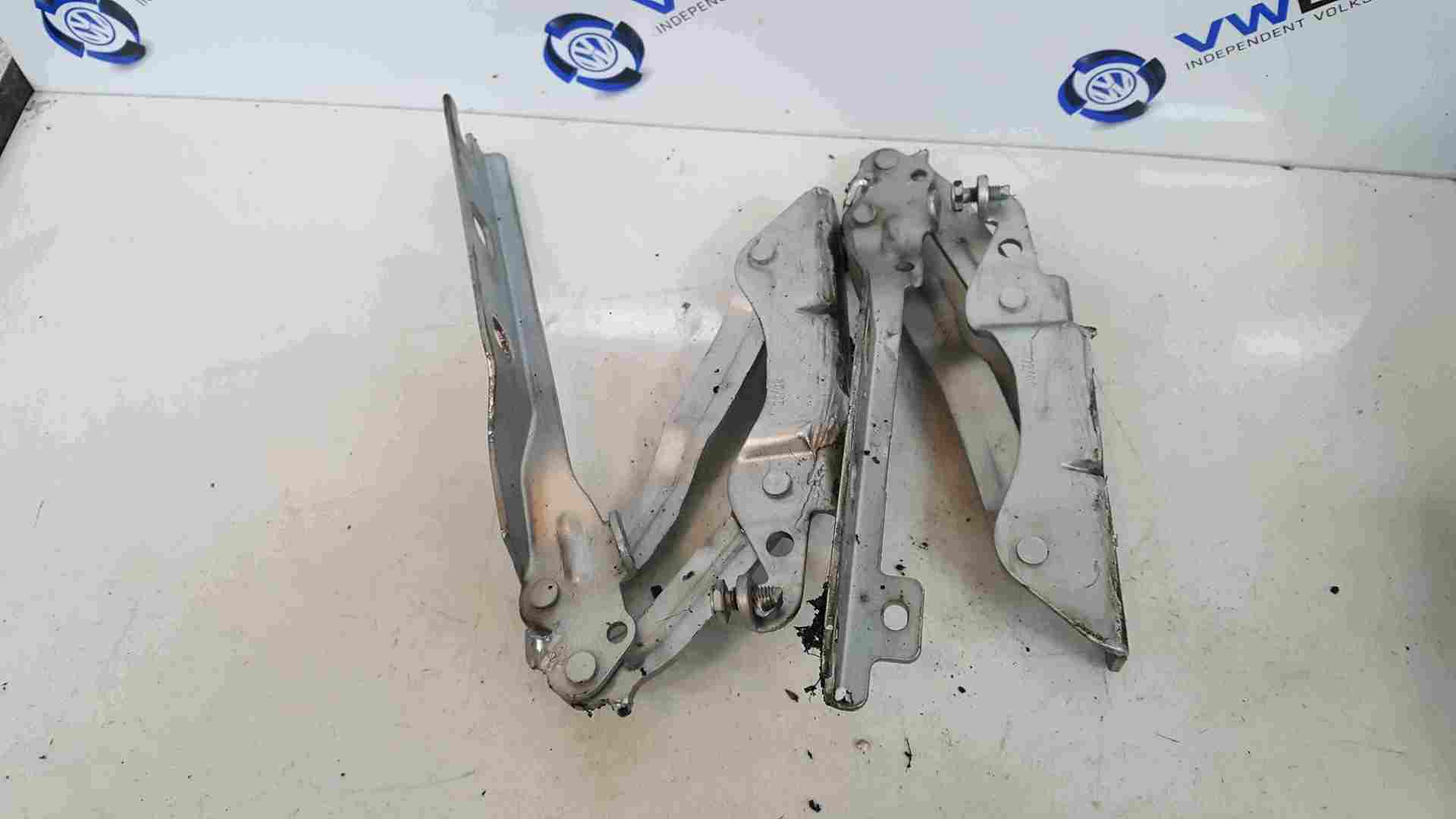 Volkswagen Golf MK6 2009-2012 Bonnet Hinges Pair Silver LA7W