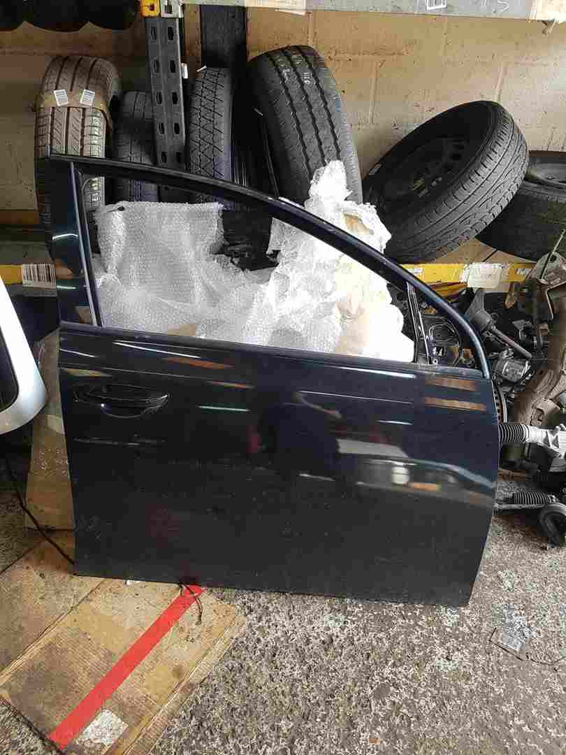 Volkswagen Golf MK6 2009-2012 Drivers OSF Front Door Black Lc9x 5dr