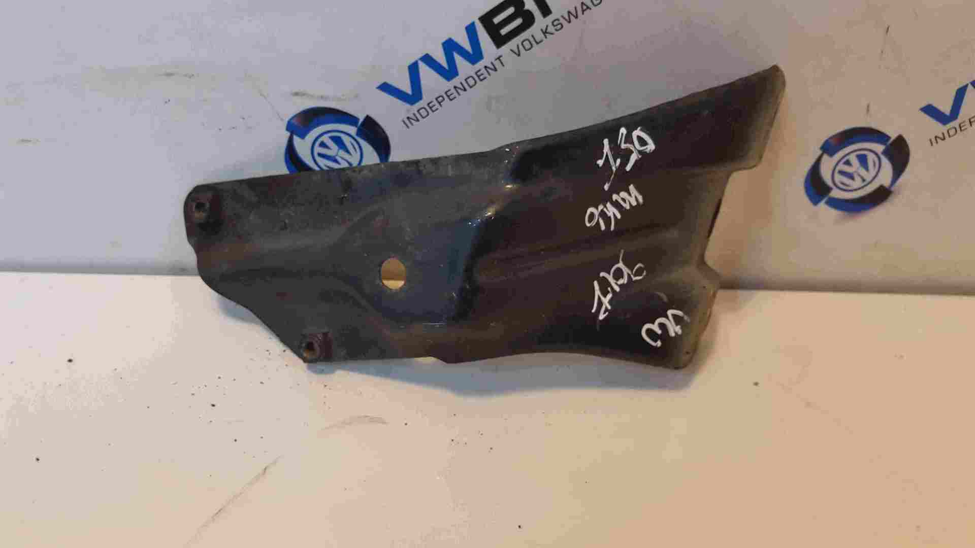 Volkswagen Golf MK6 2009-2012 Drivers OSF Front Wing Bracket 5K6821136A