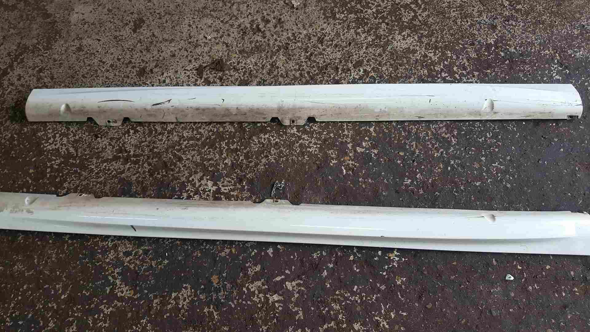 Volkswagen Golf MK6 2009-2012 Drivers Passenger Pair Side Skirts White Lb9a