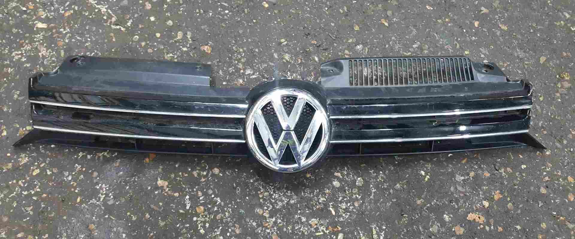 Volkswagen Golf MK6 2009-2012 Front Centre Middle Bumper Grill Grille With Badge