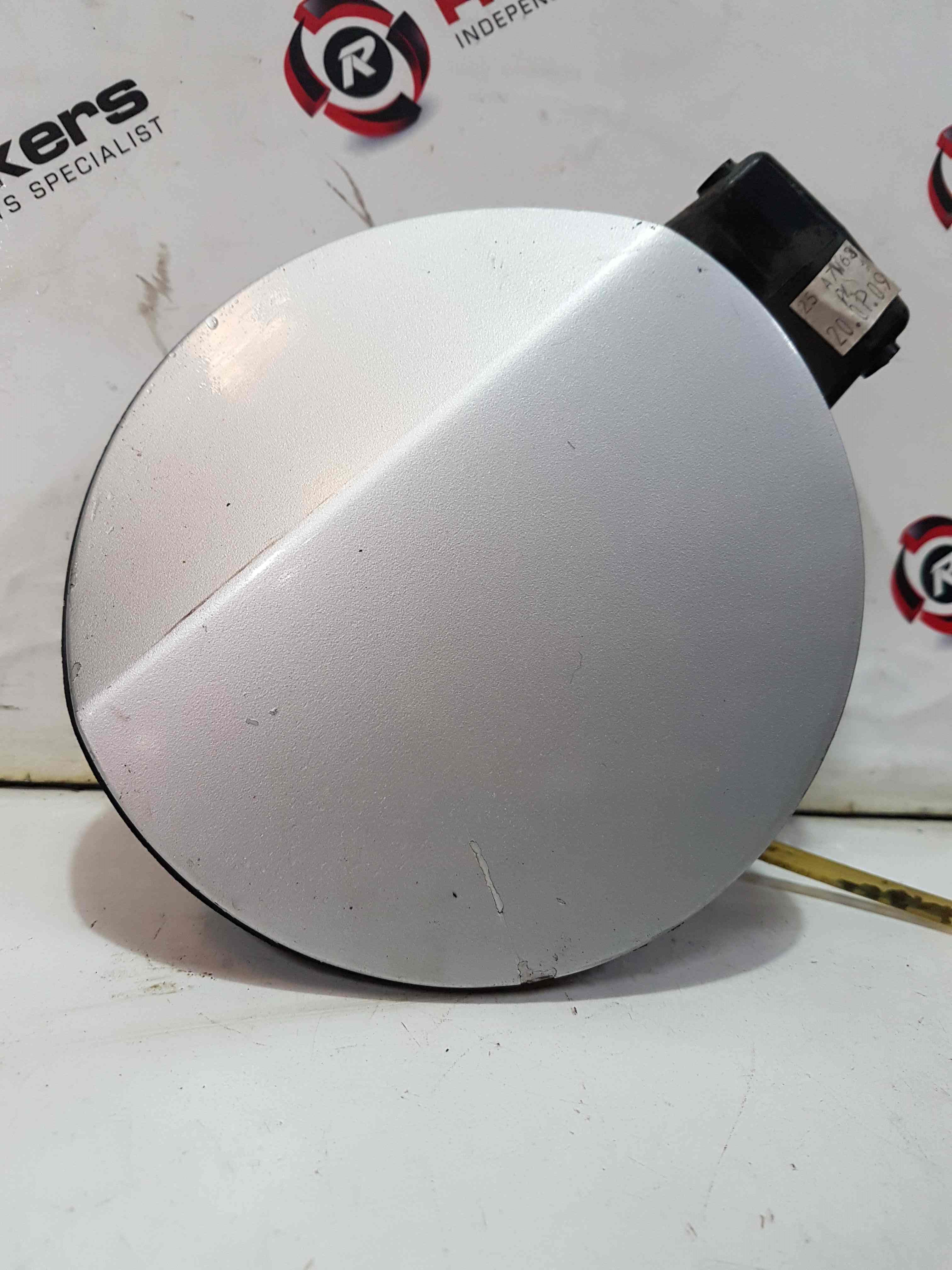 Volkswagen Golf MK6 2009-2012 Fuel Filler CAP Flap + Cover Silver La7w 5K6809857
