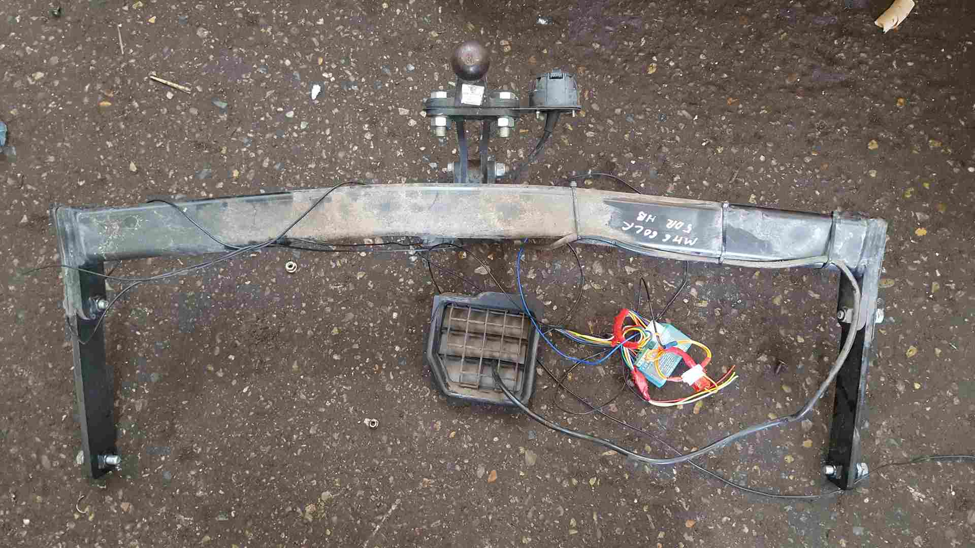 volkswagen-golf-mk6-2009-2012-tow-bar-electrics-bolts-store-used