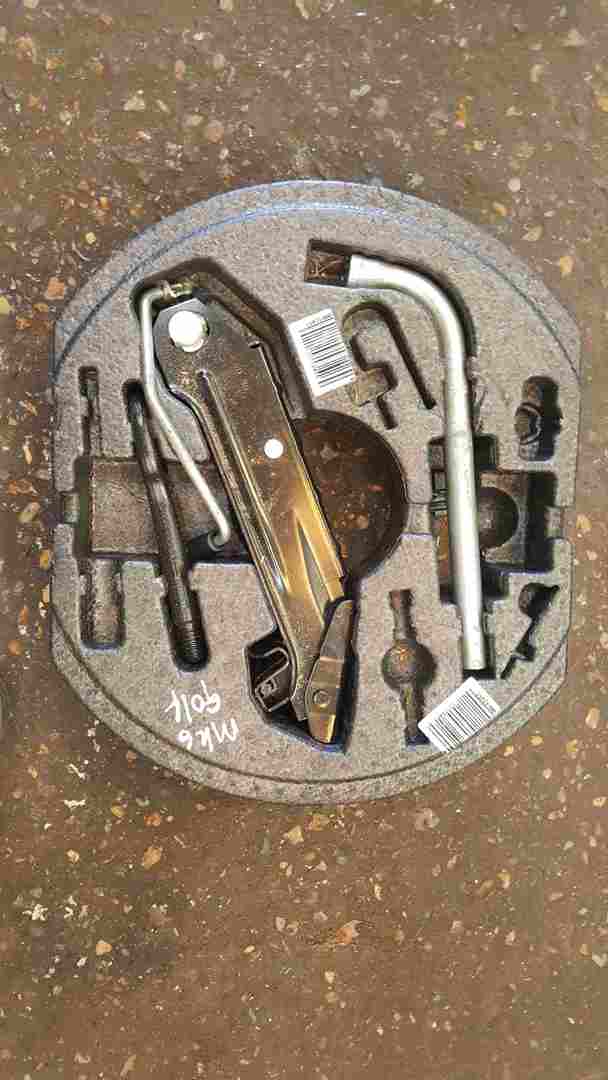 Volkswagen Golf MK6 2009-2012 Jack Set
