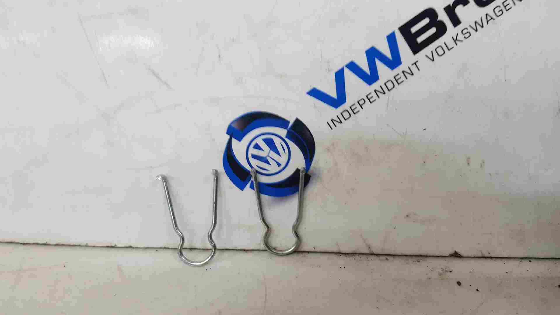 Volkswagen Golf MK6 2009-2012 Steering Wheel Clips Prong Behind AB