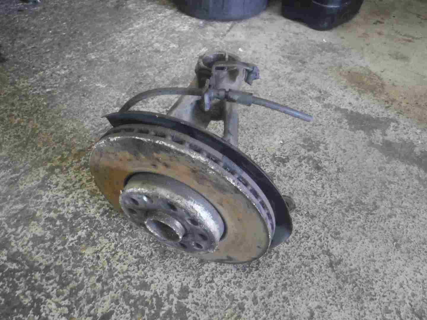 Volkswagen Golf MK7 2012-2017 1.6 TDi Drivers OSF Front Wheel Hub