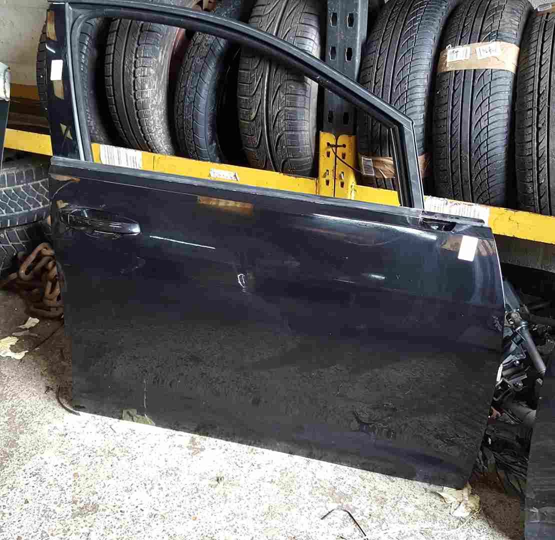 Volkswagen Golf MK7 2012-2017 Drivers OSF Front Door Black Lc9x 5Dr Chipped