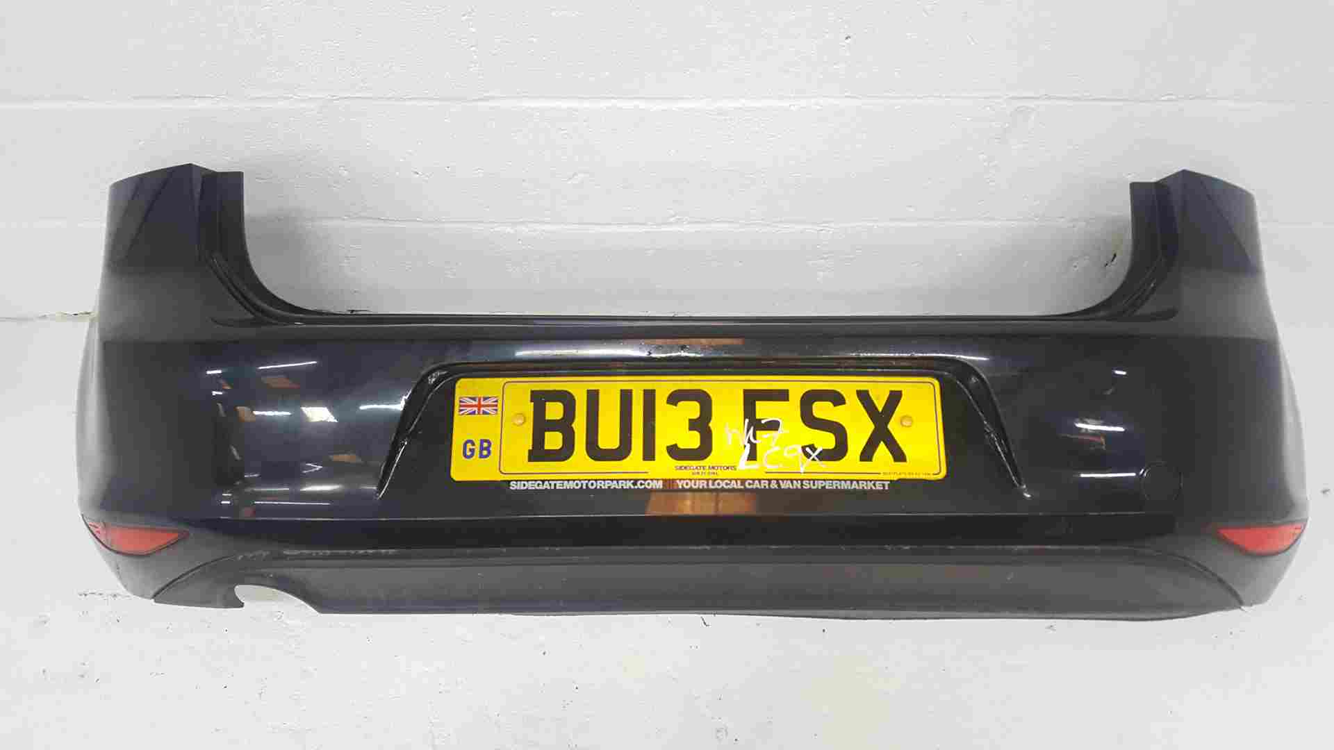 Volkswagen Golf MK7 2012-2017 Rear Bumper Black Lc9x Broken Reflector