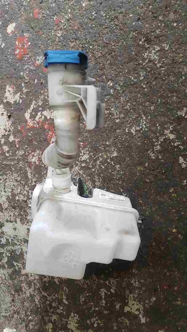 Volkswagen Golf MK7 2012-2017 Windscreen Washer Bottle + Pump 5G0955448R