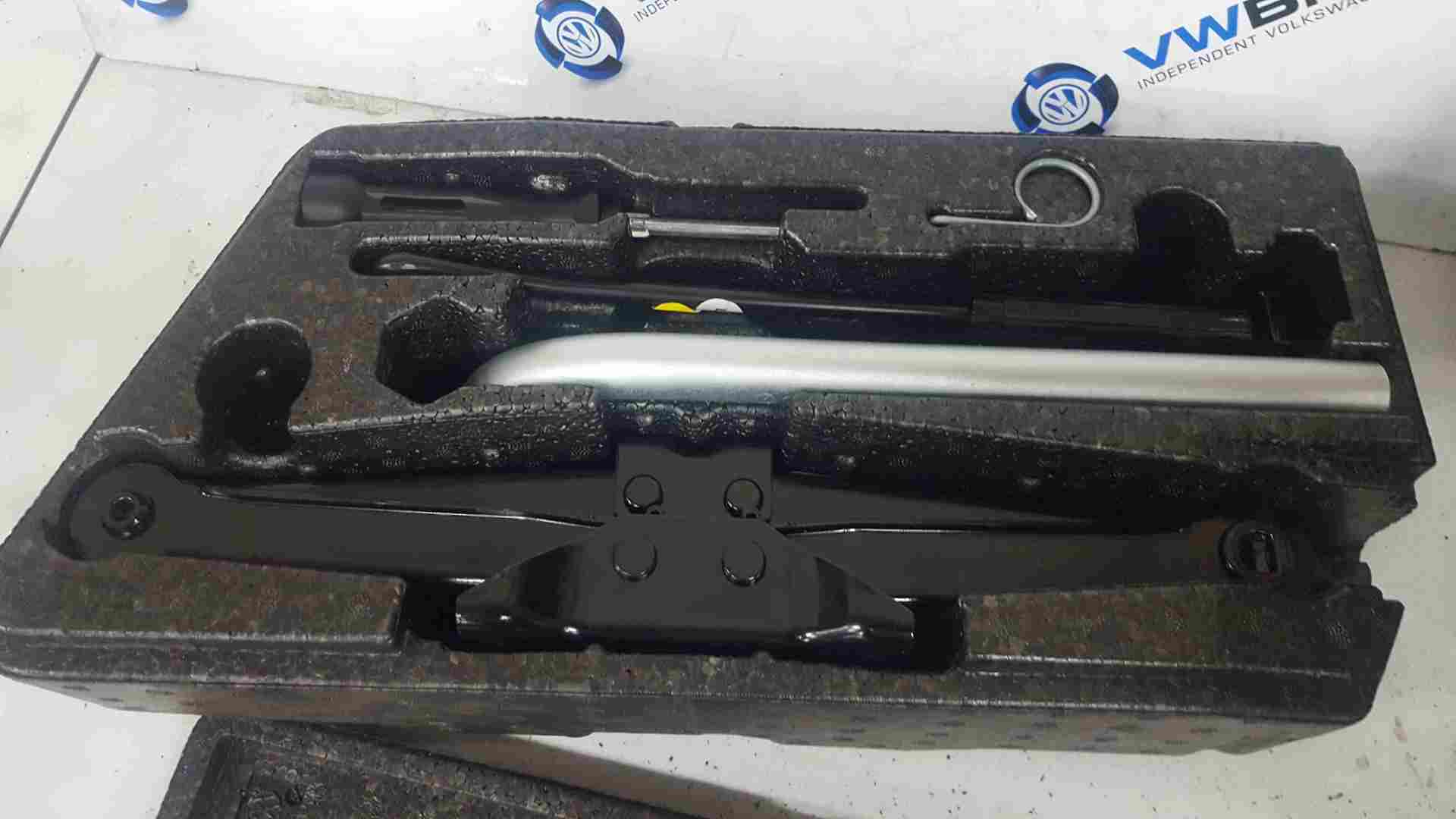 Volkswagen Golf MK7 ESTATE 2012-2017 Jack SET Tools  5G0012115s