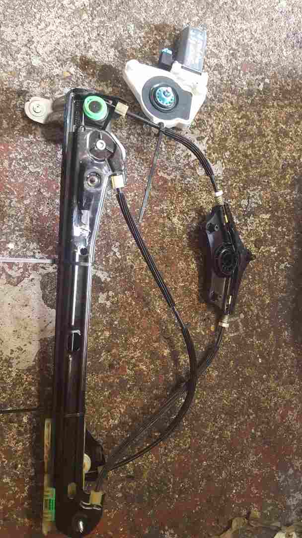 Volkswagen Golf MK7 Estate 2012-2017 Drivers OSF Front Window Motor + Regulator