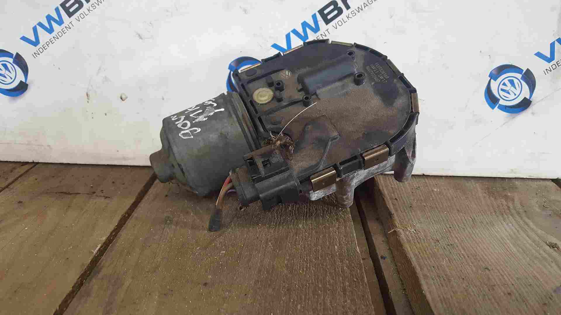 Volkswagen Golf Plus MK5 2003-2009 Drivers OSF Front Windscreen Wiper Motor