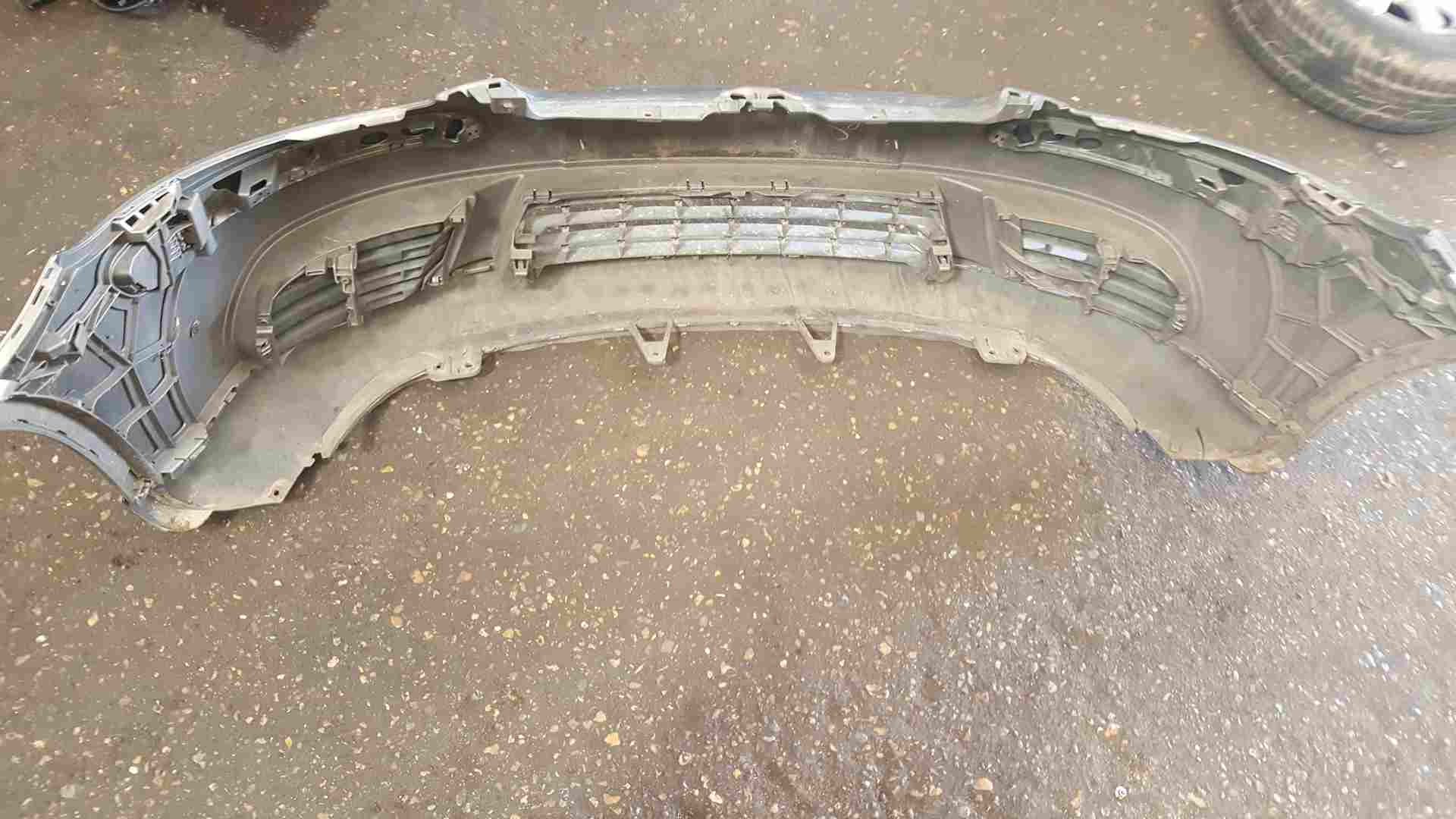 Volkswagen Golf Plus MK5 2003-2009 Front Bumper Grey La7t Scratched