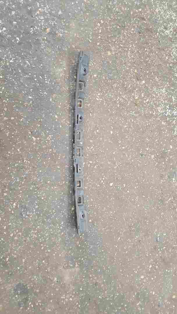Volkswagen Golf Plus MK5 2003-2009 Rear Middle Bumper Support Bracket 5M0807863