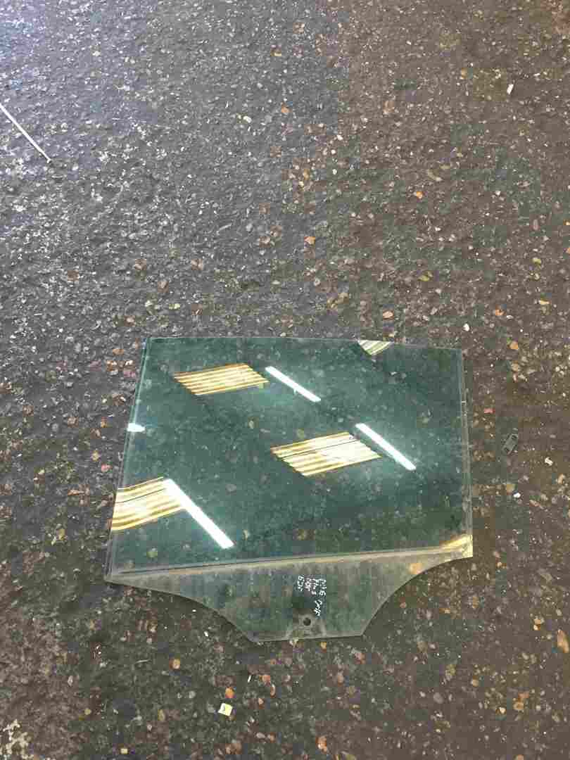 Volkswagen Golf Plus MK5 2009-2012  Passenger NSR Rear Window Glass