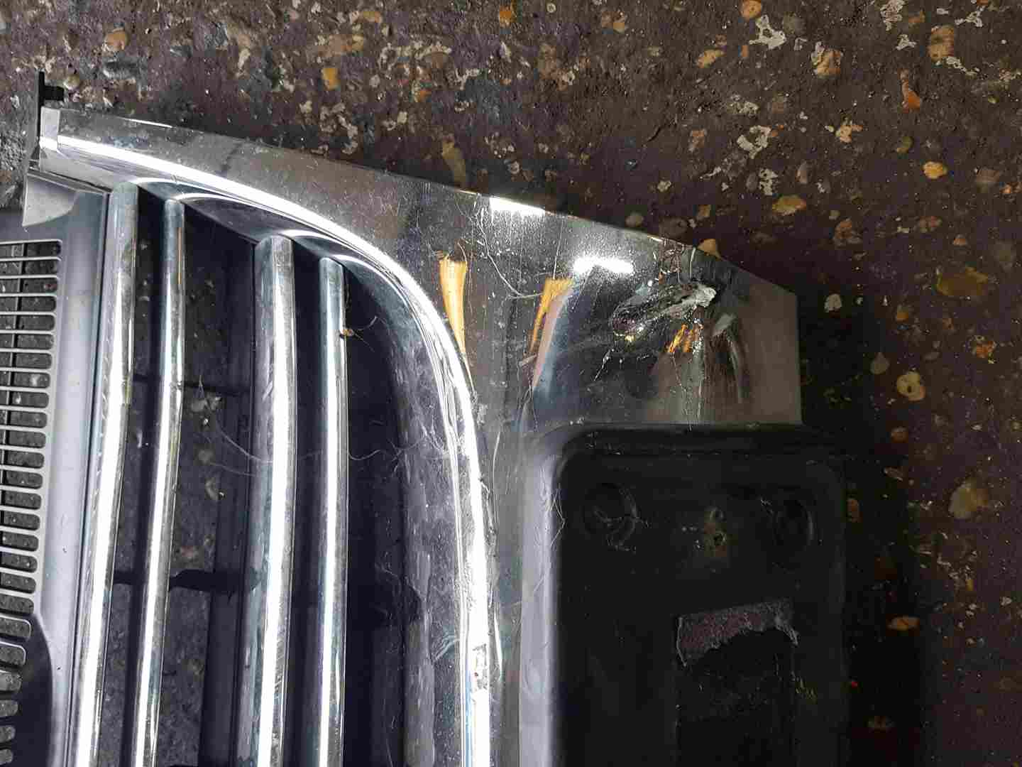 Volkswagen Jetta 20052011 Front Bumper TOP Grill Store Used Volkswagen Parts UK