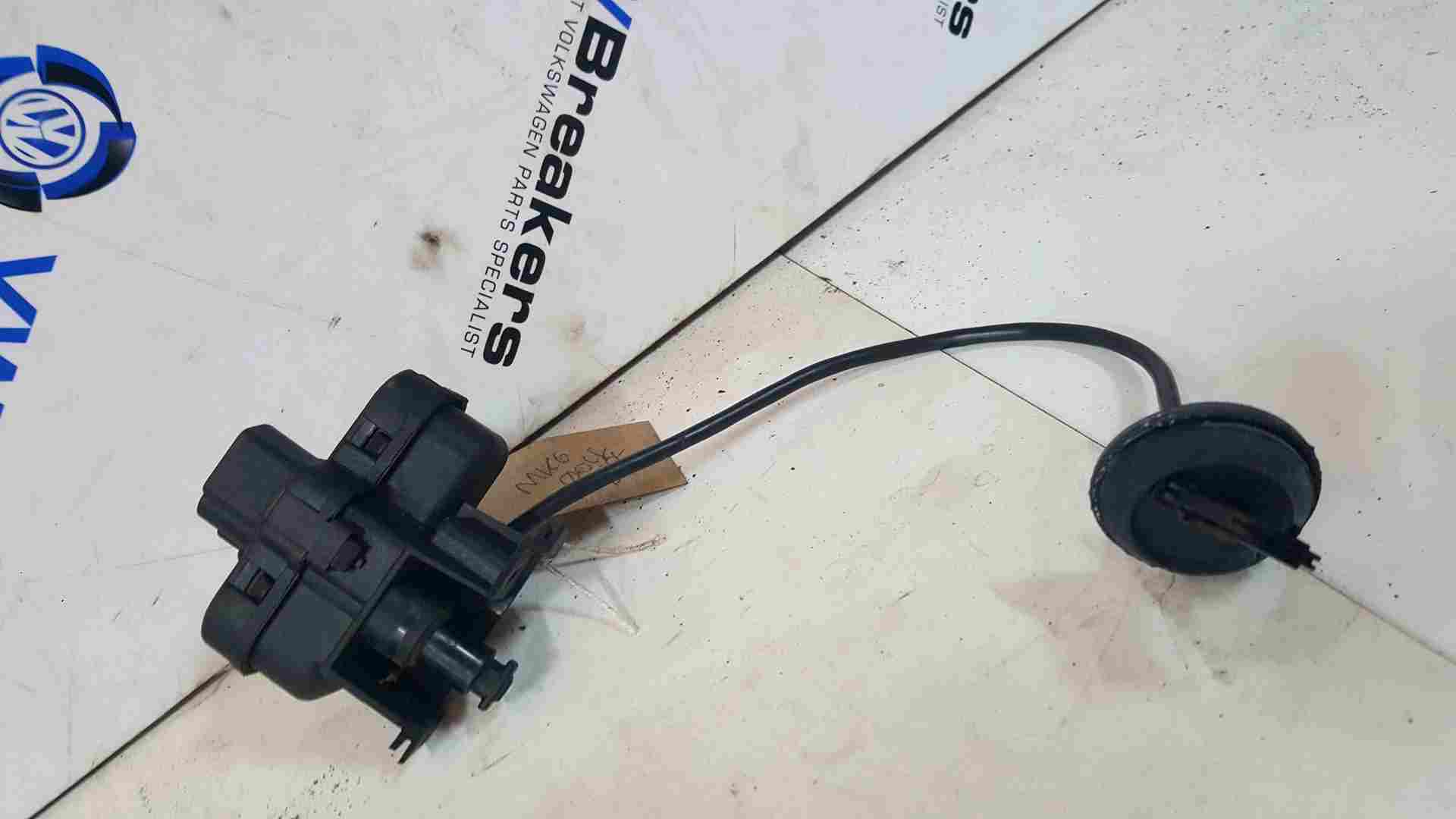 Volkswagen MK6 Estate 2009-2012  Fuel Tank Actuator Lock 5N0810773D