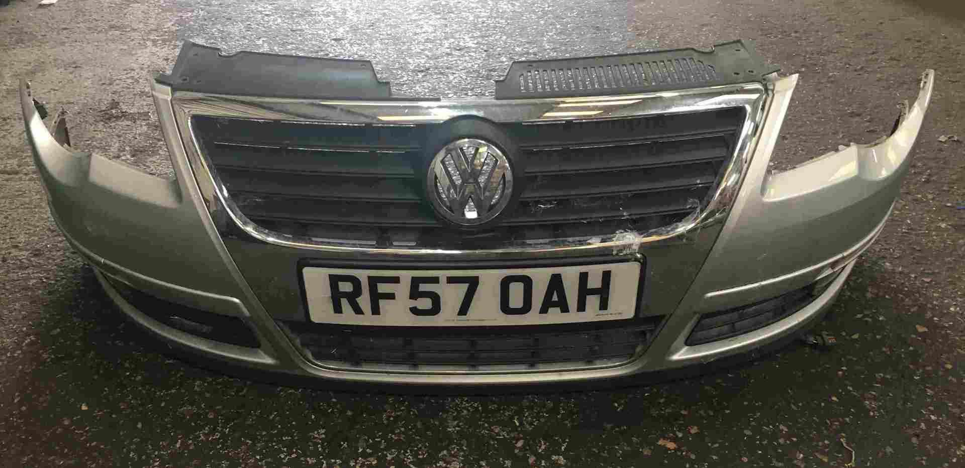 Volkswagen Passat + Estate B6 2005-2010 Front Bumper Silver LA7W