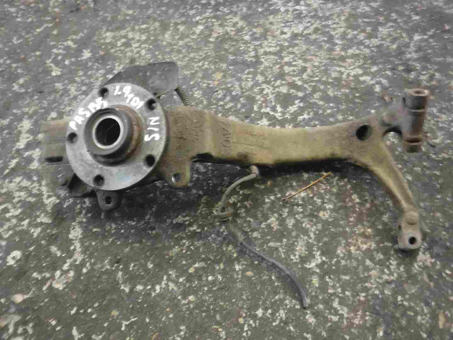 Volkswagen Passat 1996-2000 B5 1.8T 20V Passenger NSF Front Wheel Hub