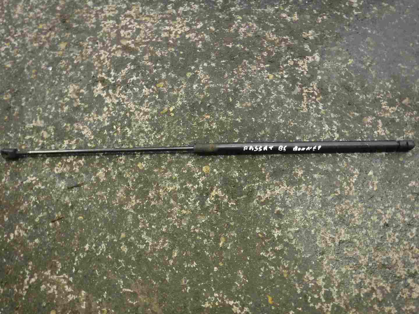 Volkswagen Passat 1996-2000 B5 Bonnet Gas Strut X1