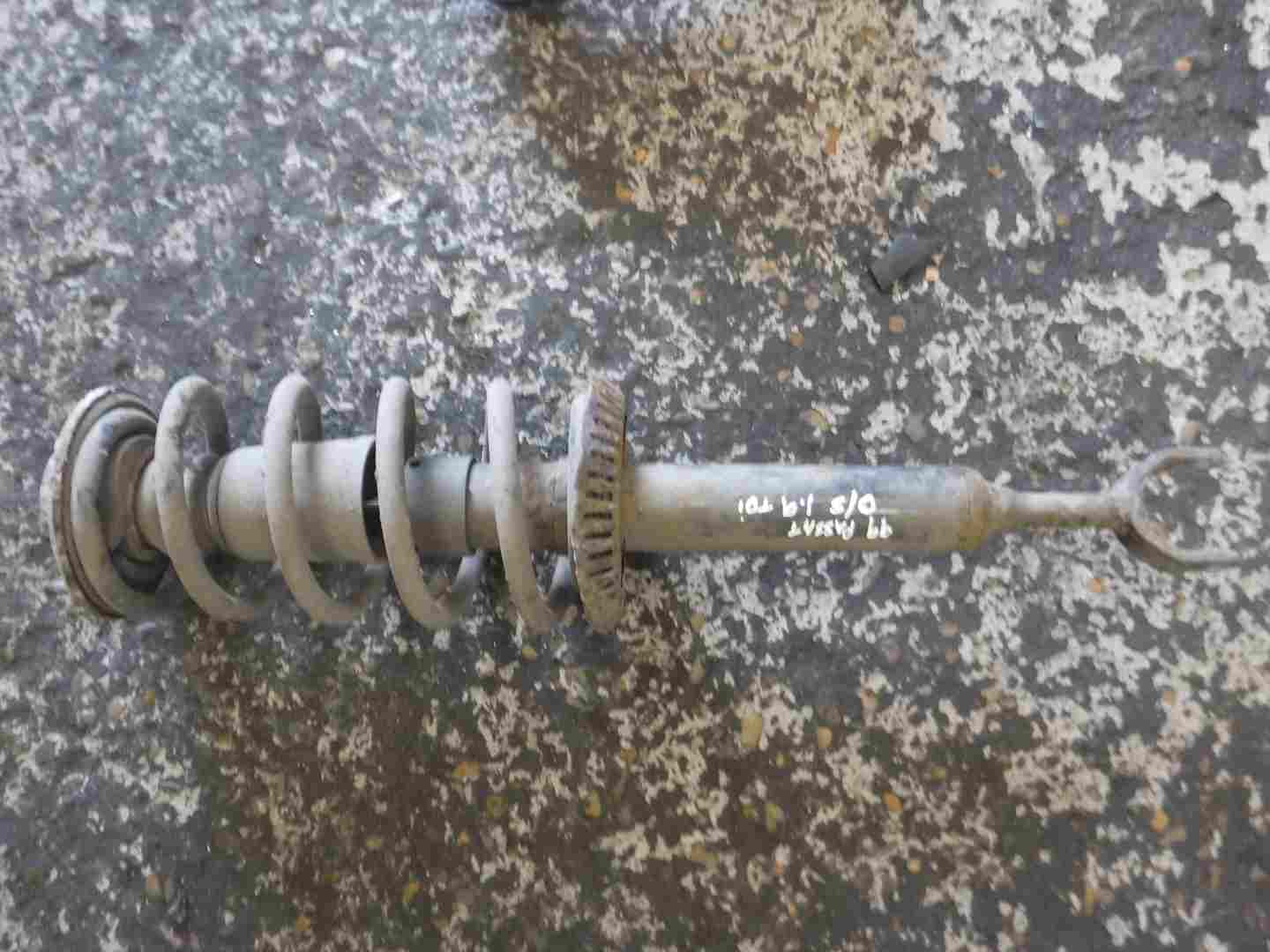 Volkswagen Passat 1996-2000 B5 OSF NSF Front Spring Shock Suspension Leg
