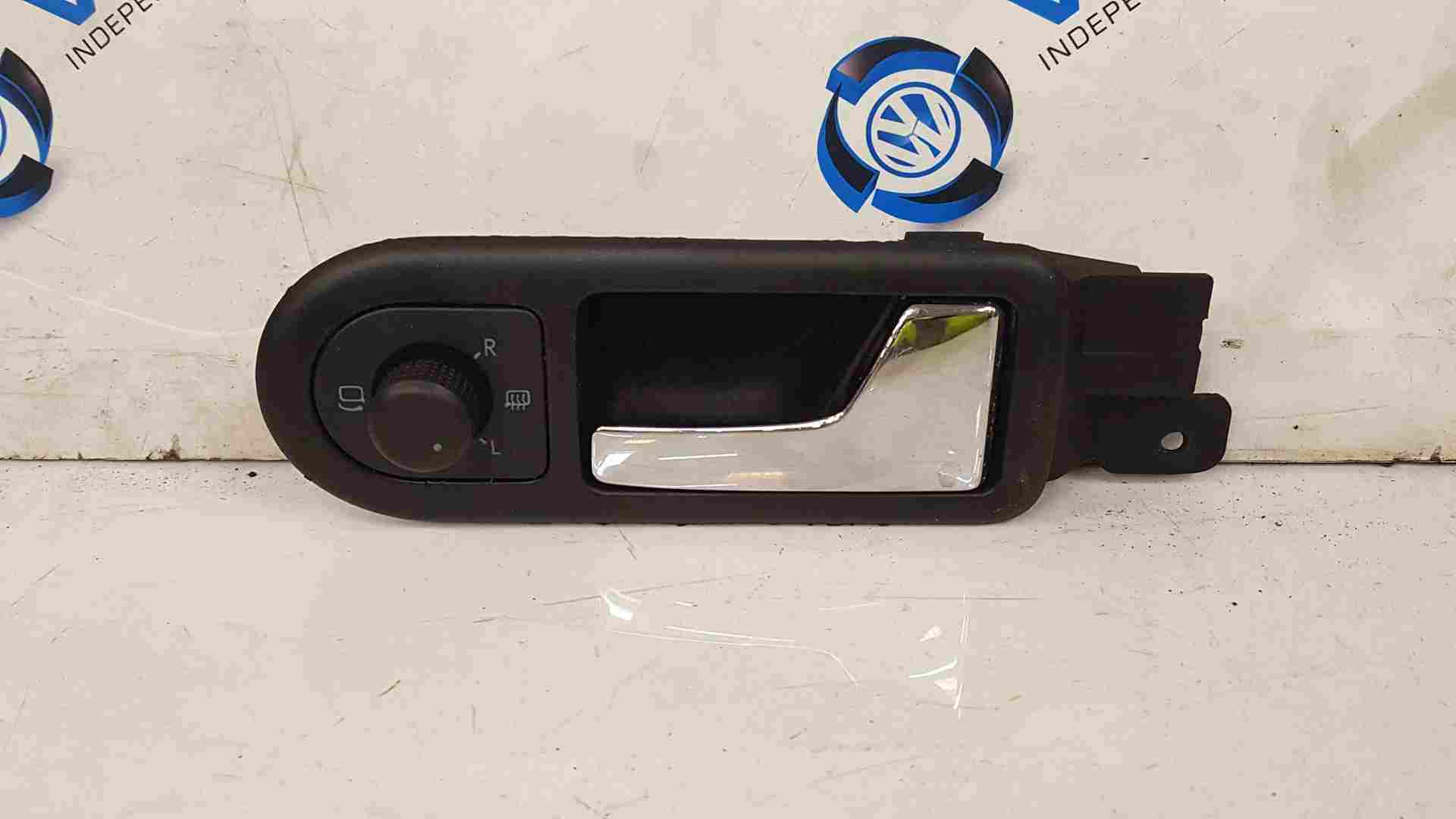 Volkswagen Passat 2001-2005 B5.5 Drivers OSF Front Interior Door Handle Folding