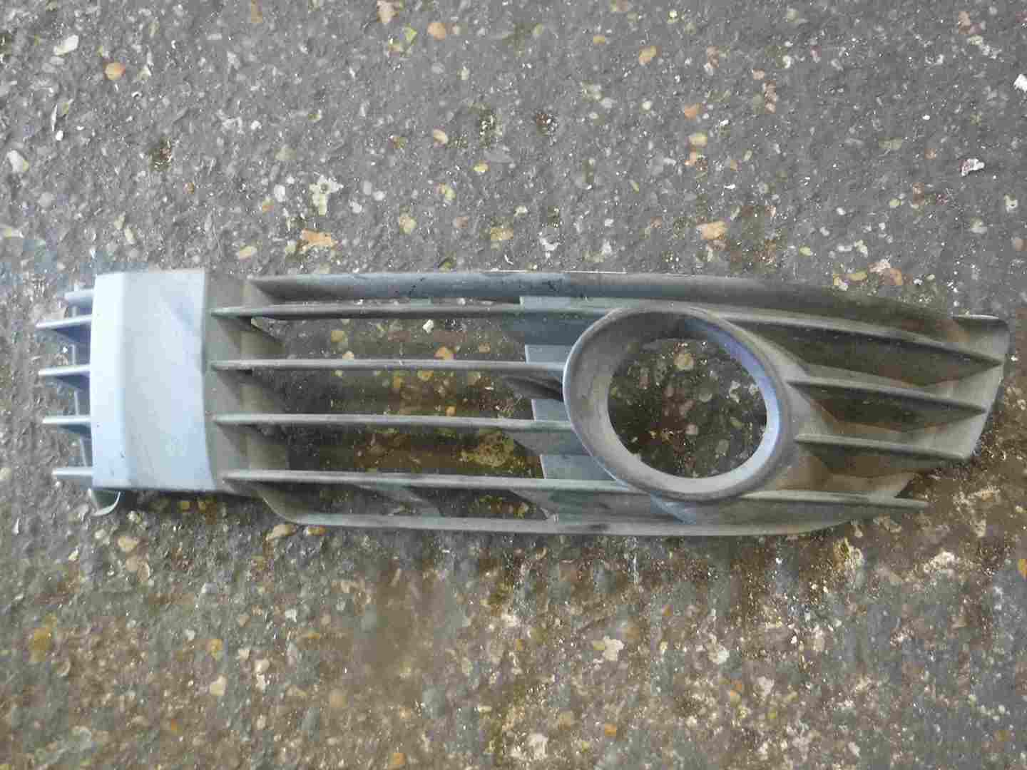 Volkswagen Passat 2001-2005 B5.5 Passenger NSF Front Bumper Grill Insert Fog