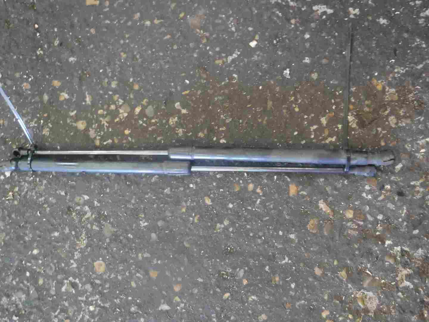 Volkswagen Passat 2001-2005 B5.5 Rear Boot Gas Struts Pair 1J6827550E