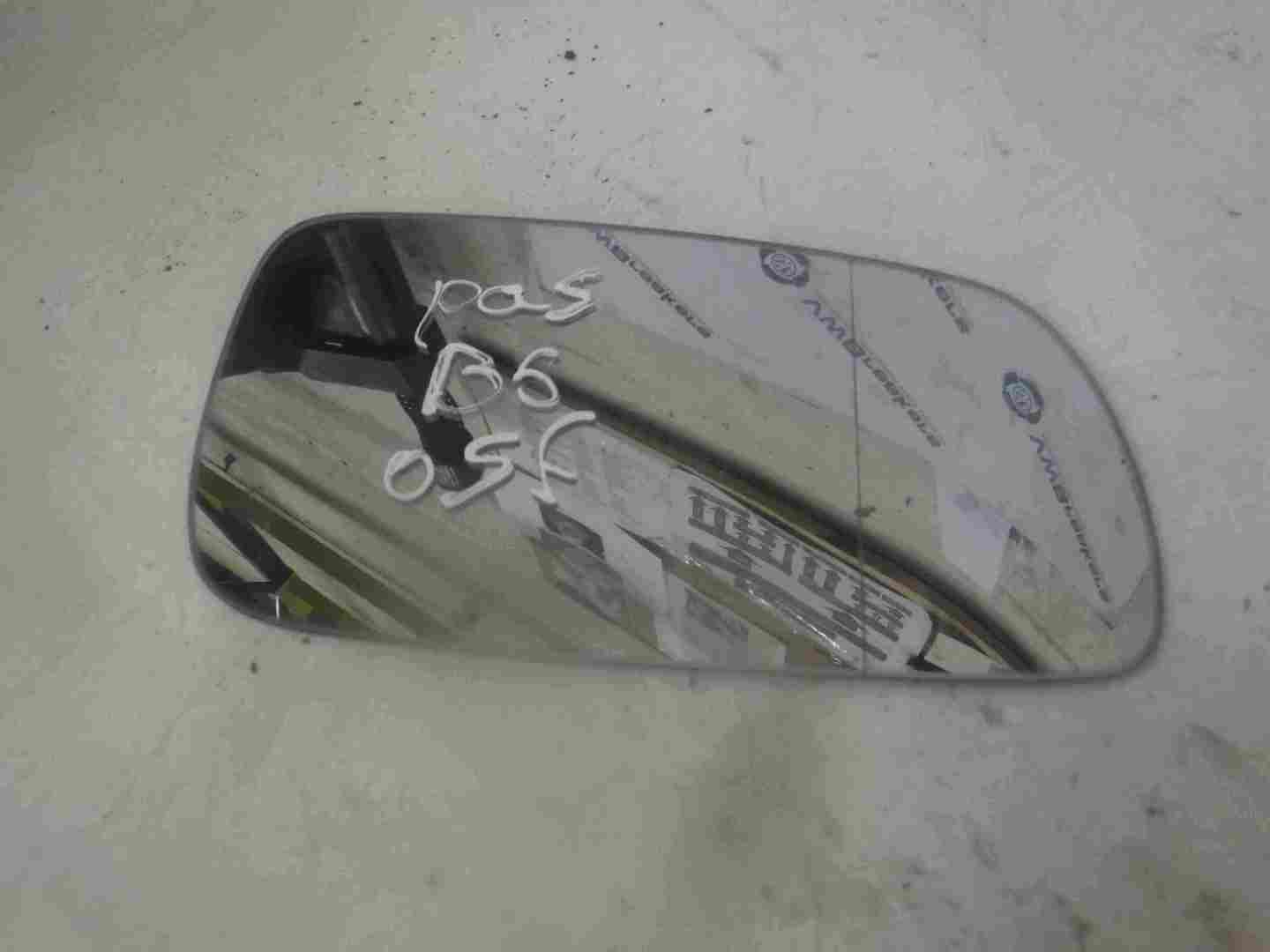 Volkswagen Passat B5 1996-2000 Drivers OS Wing Mirror Glass