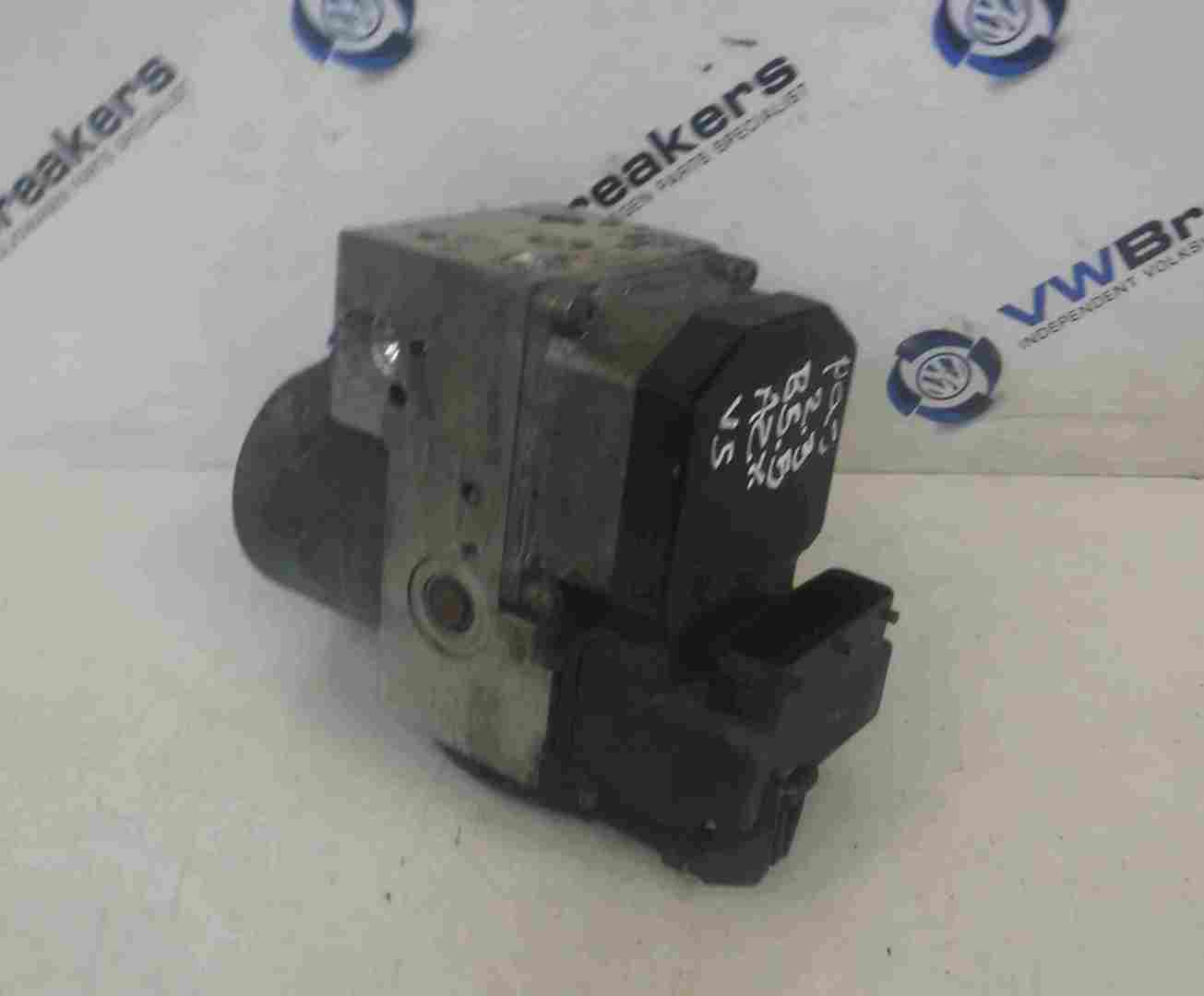 Volkswagen Passat B5.5 2001-2005 ABS Pump Unit 8E0614111AM 0265216562