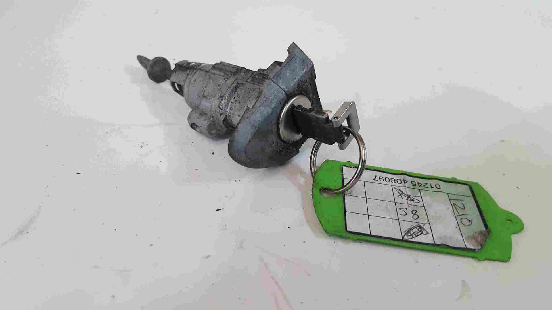 Volkswagen Passat B6 2005-2010 Drivers OSF Front Door Handle Lock + Key