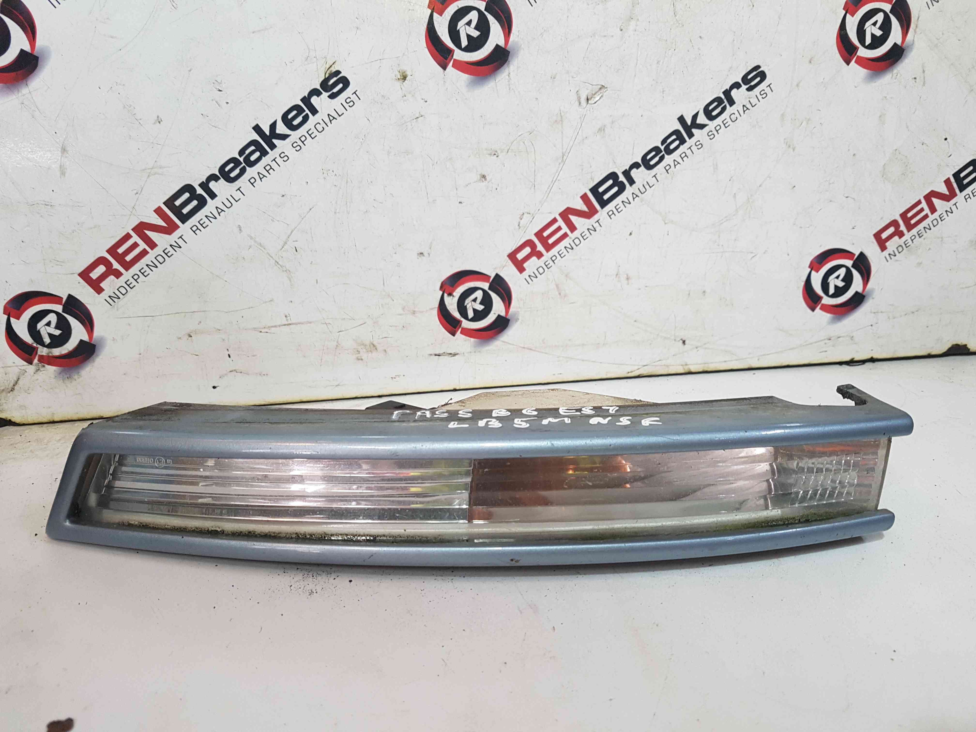 Volkswagen Passat B6 2005-2010 Passenger NSF Front Bumper Indicator Signal Light