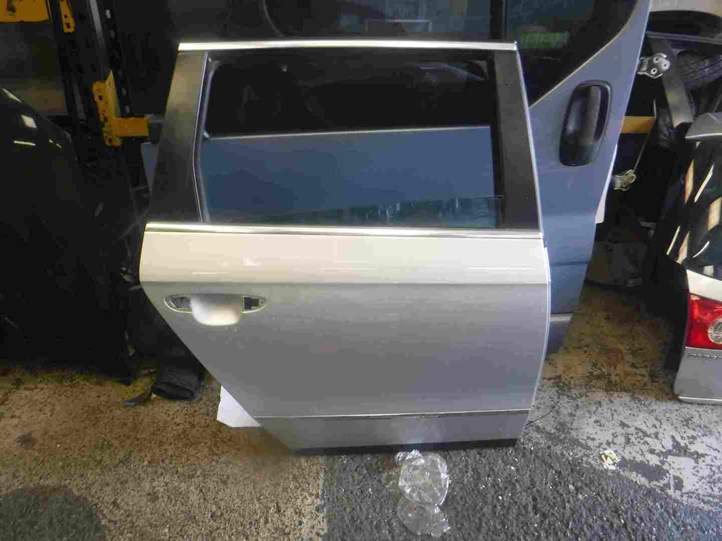 Volkswagen Passat B6 Estate 2005-2010 Drivers OSR Rear Door Silver LA7W