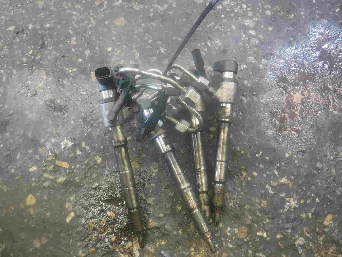 Volkswagen Passat B7 2010-2015 1.6 TDi Diesel Fuel Injectors X4 CAYC 03L130277B