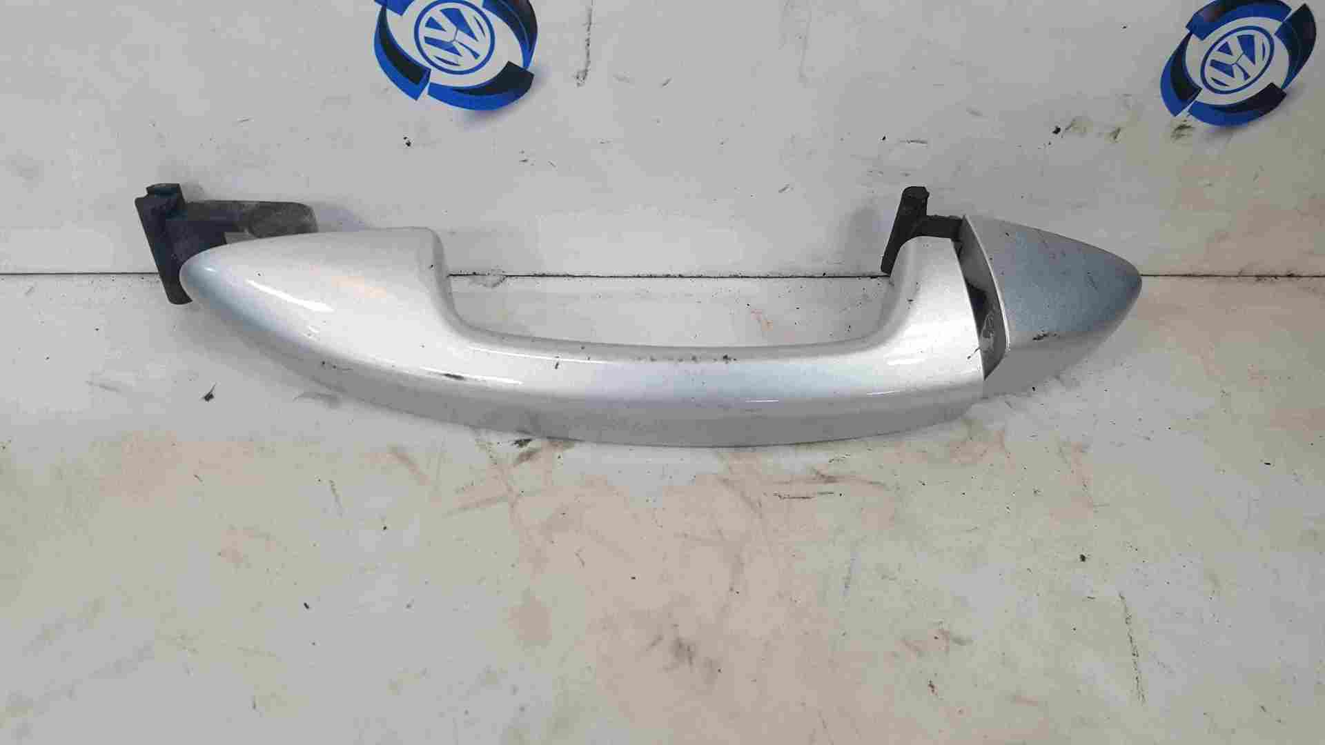Volkswagen Passat B7 2010-2015 Passenger NSF Front Door Handle Silver La7W