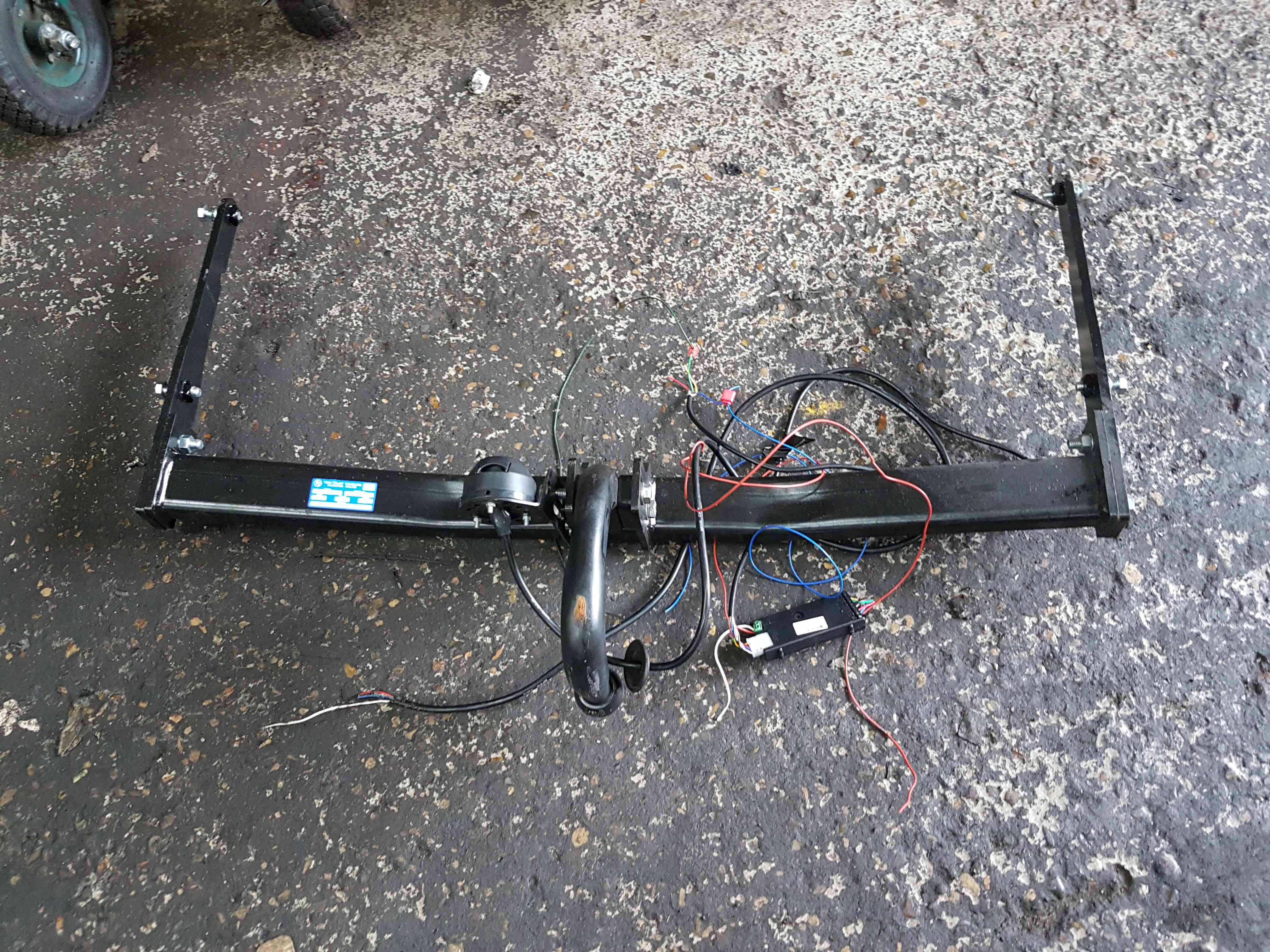 Volkswagen Passat B7 Saloon 2010-2015 Tow-Trust Towbars TOW Bar + Electrics