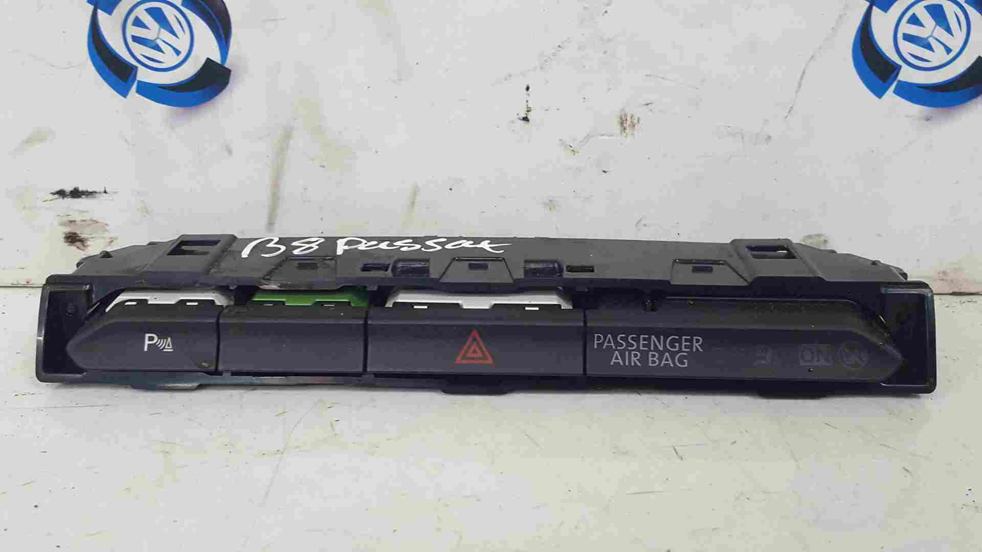 Volkswagen Passat B8 2015-2022 Hazzard Parking Sensor Switch Unit 3G2853769a