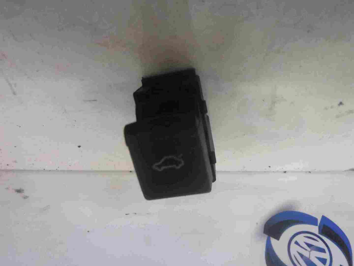 Volkswagen Passat Estate 2001-2005 B5.5 Rear Boot Open Button Switch