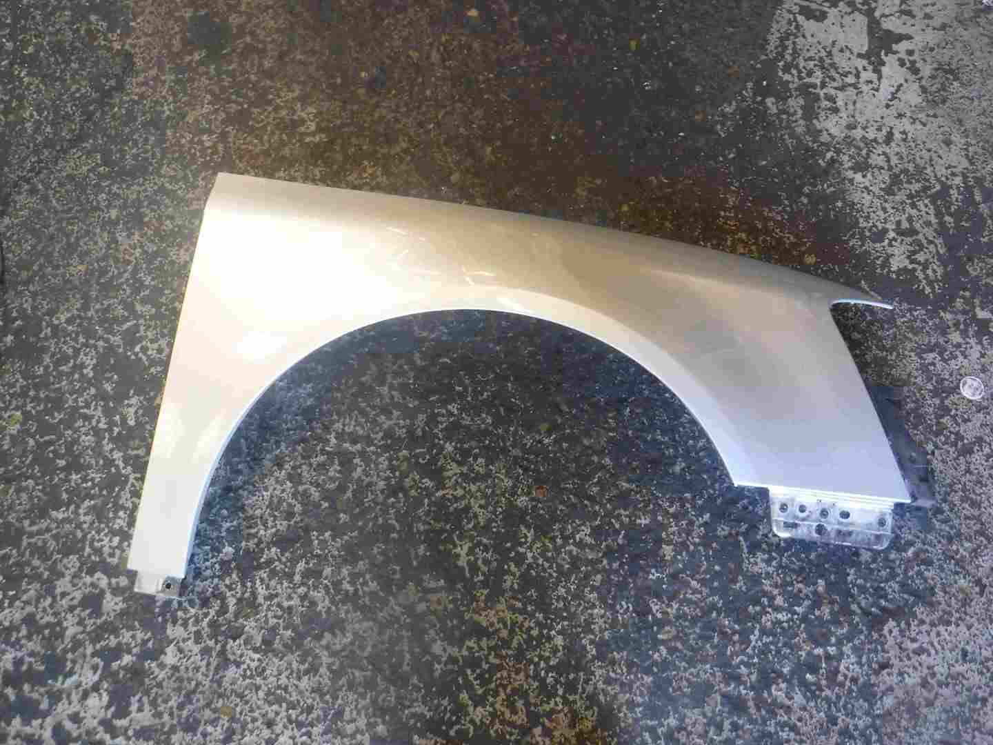 Volkswagen Passat Estate B6 2005-2010 Drivers OS Wing Silver LA7W