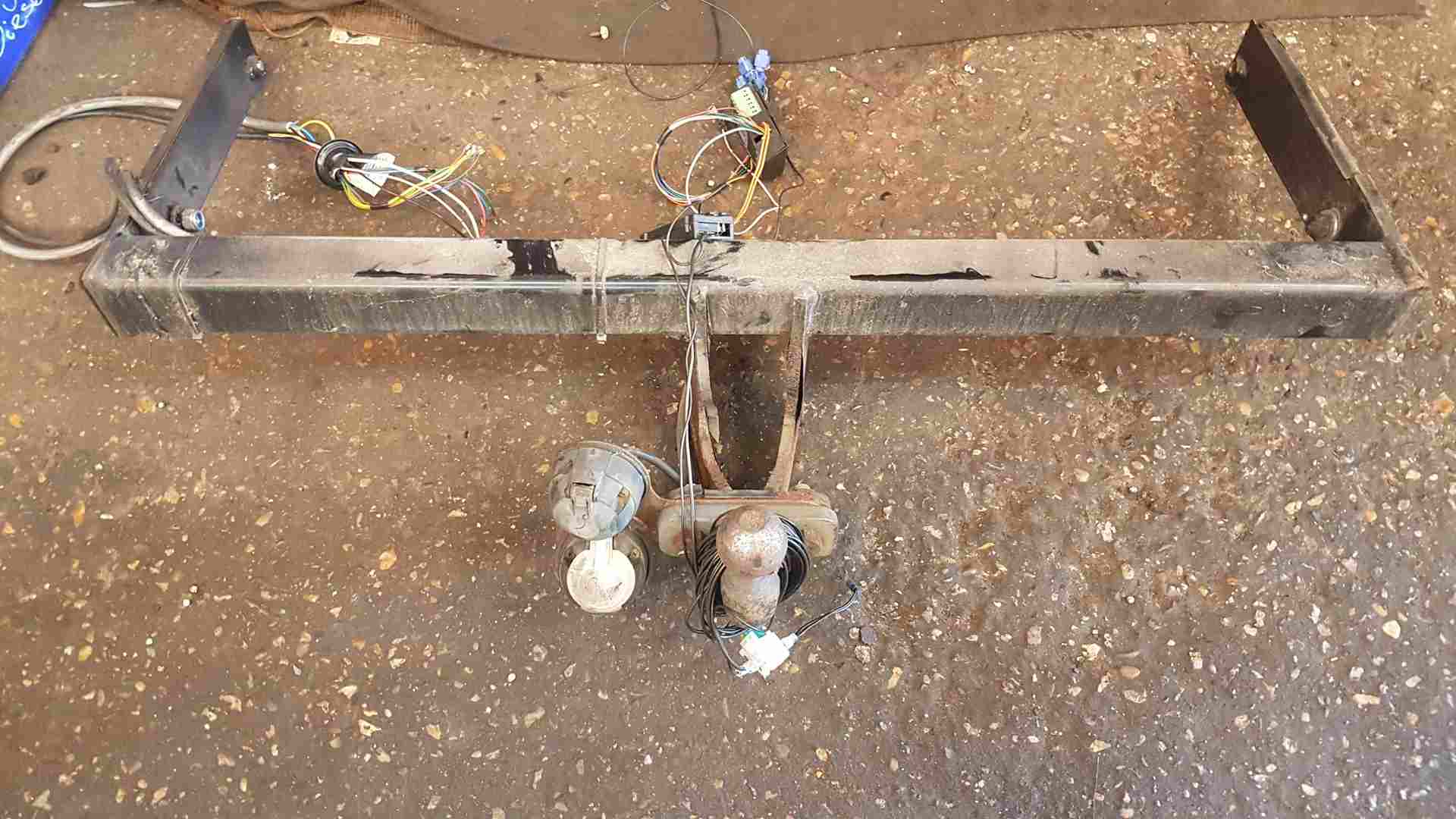 Volkswagen Passat Estate B6 2005-2010 Rear TOW Bar Complete