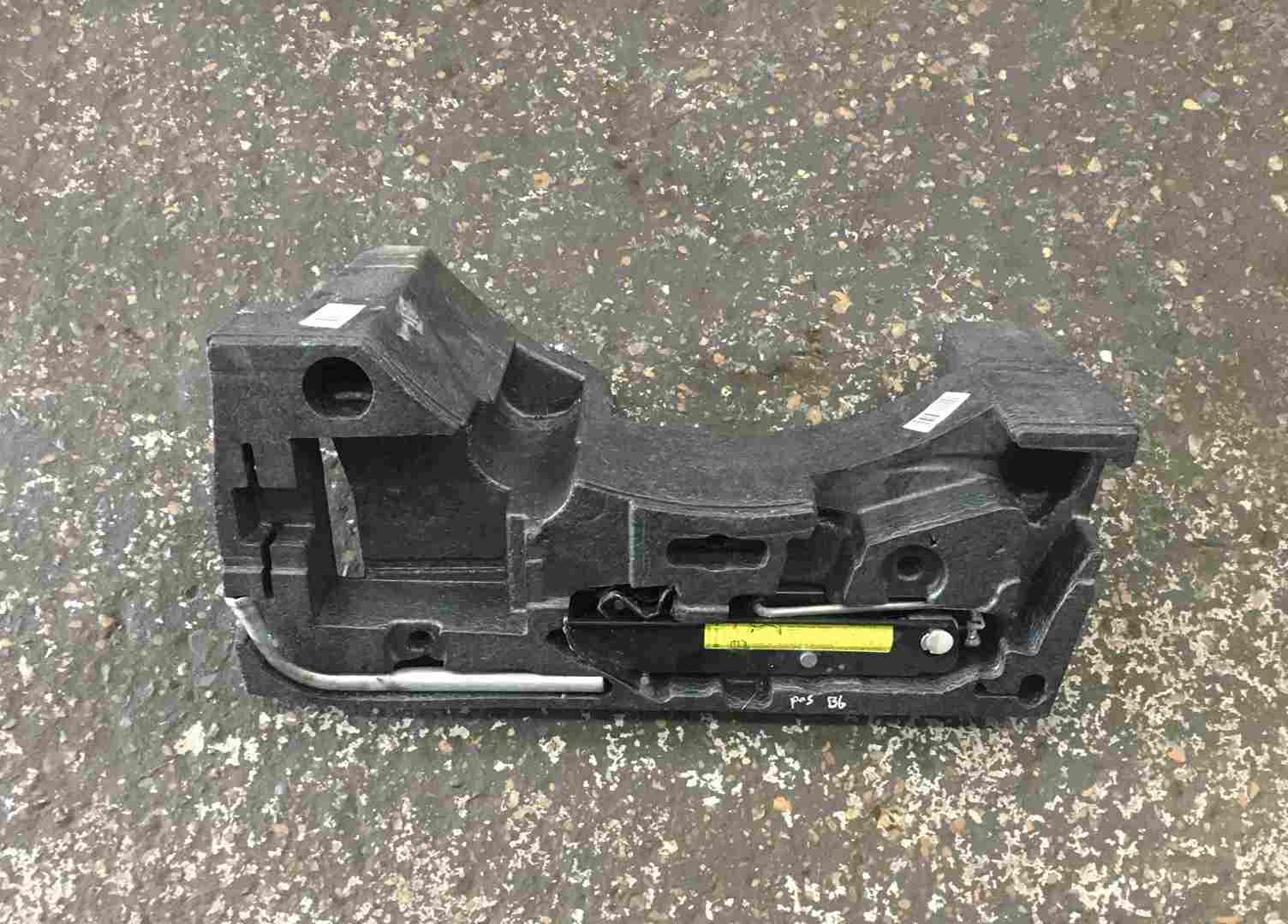 Volkswagen Passat Estate B6 2005-2010 Spare Wheel Jack + Brace With Holder