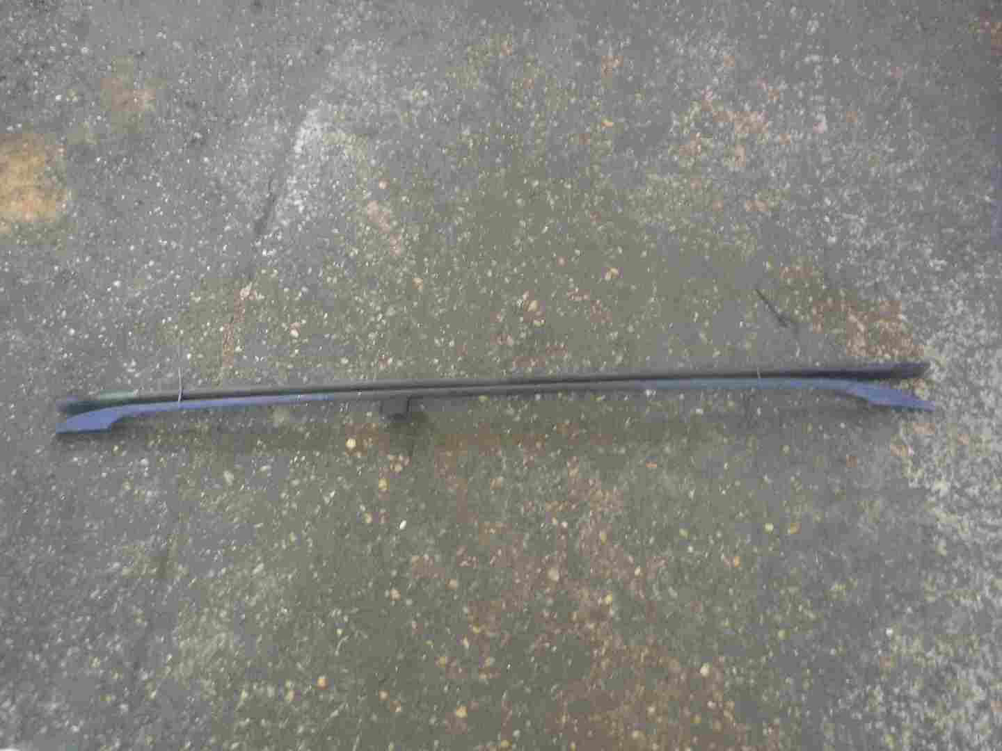 Volkswagen Passat Saloon B5.5 20012005 Roof Rack Bars Pair Black