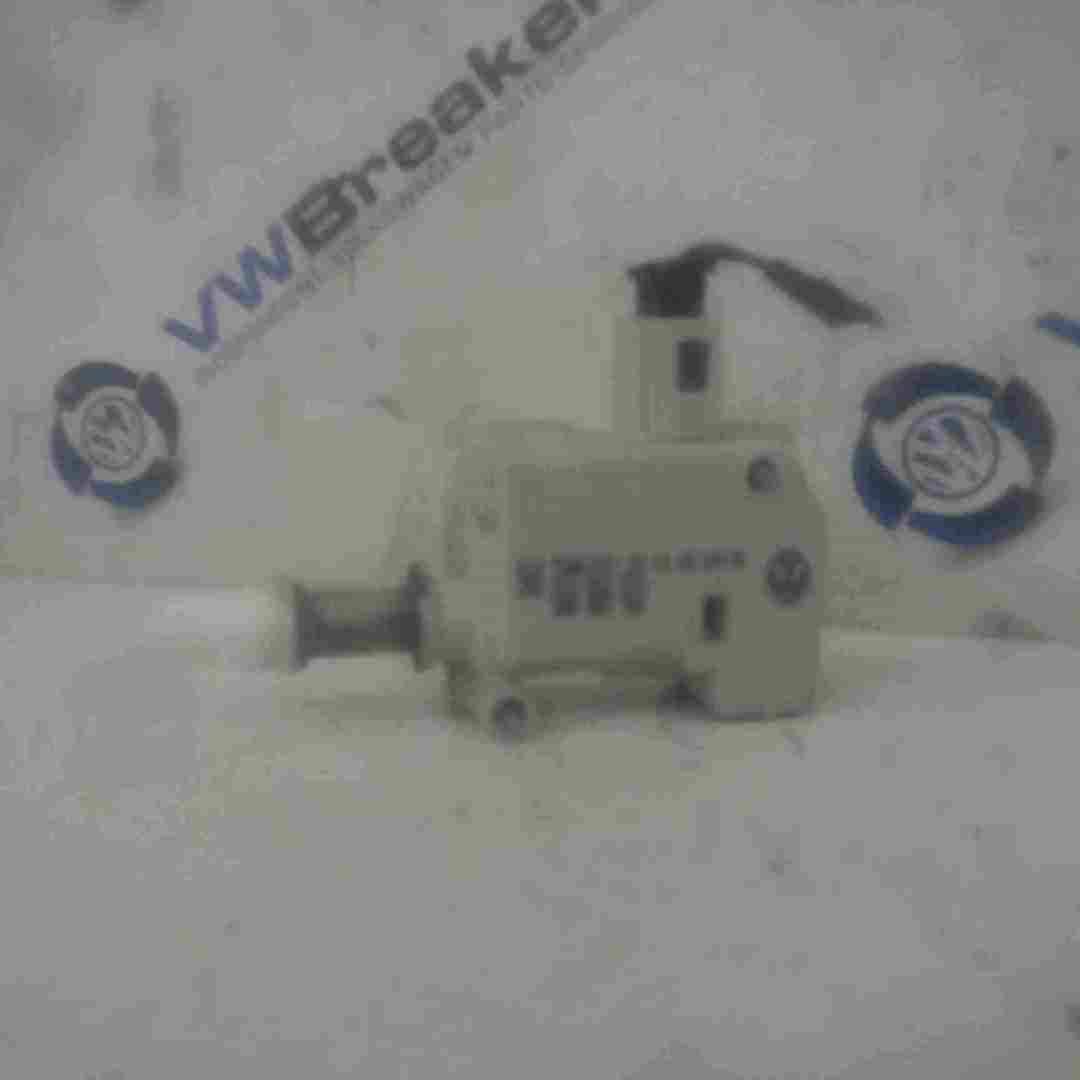 Volkswagen Phaeton 2002-2006 Fuel Flap Solenoid Lock 3b0959782