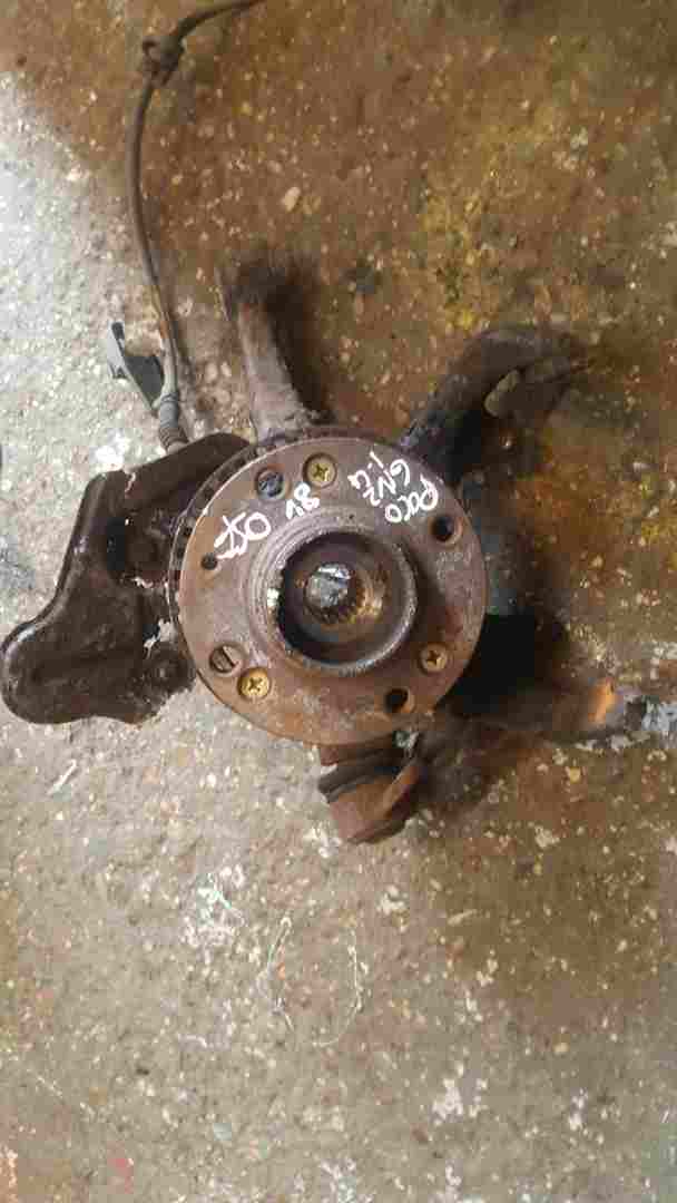 Volkswagen Polo 1999-2003 6N2 1.4 8V Drivers OSF Front Wheel HUB Aud AUTO