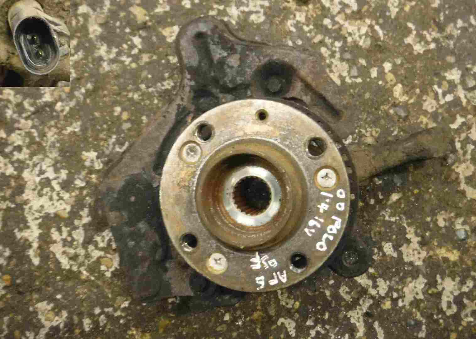 Volkswagen Polo 19992003 6N2 14 8V Drivers OSF Front Wheel HUB Aud Store Used Volkswagen