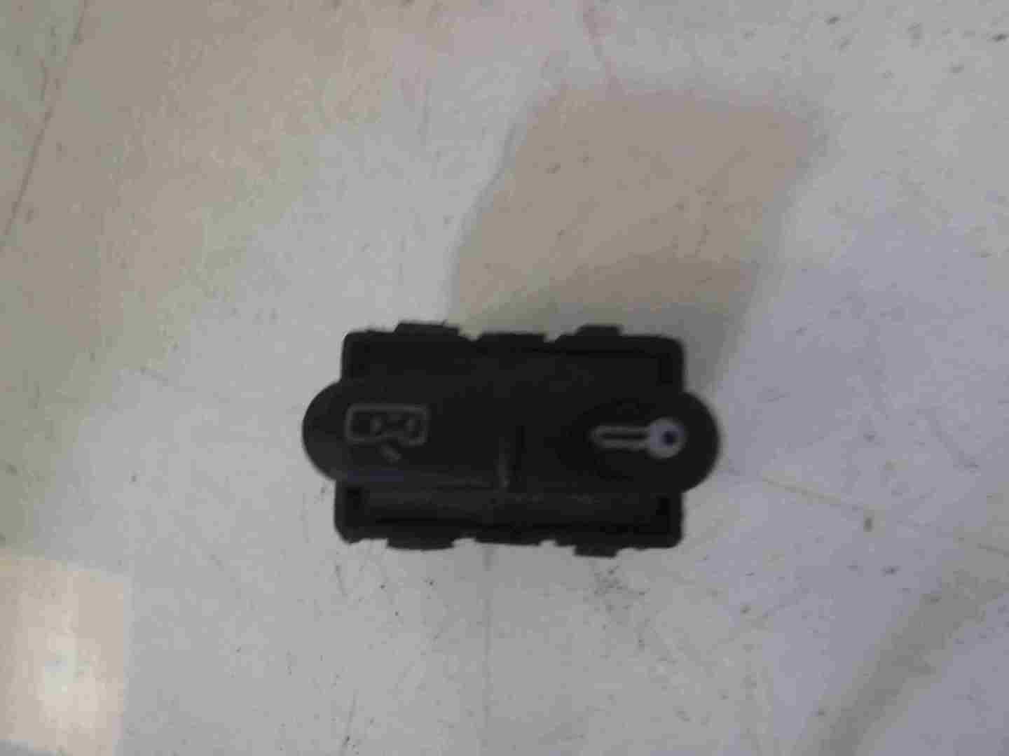 Volkswagen Polo 1999-2003 6N2 Boot Open Door Lock Button Switch